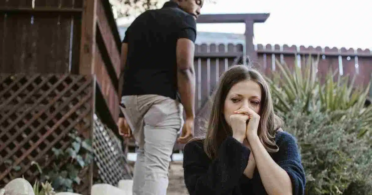 how to know if she loves you or not